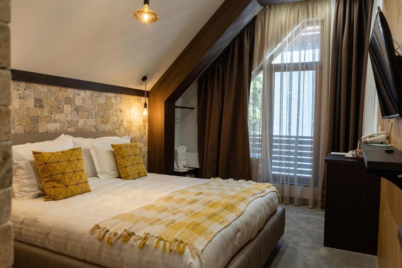 103 Alpine Hotel
